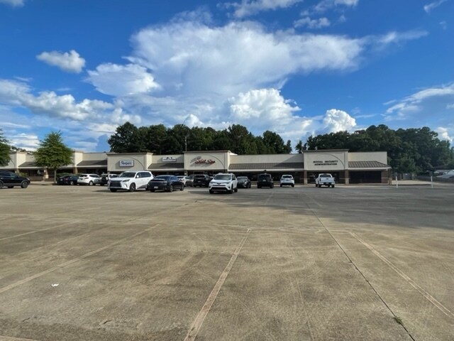 More Photos Of 1300-1302 Lafayette Pky, Lagrange Storefront For Lease