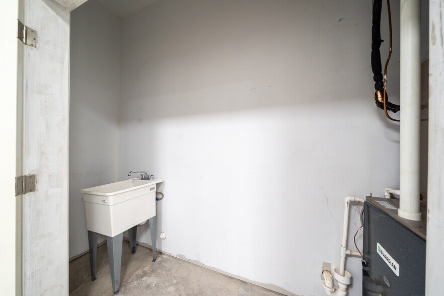 More Photos Of 1053-1055 Springfield Ave, Irvington Storefront For Lease