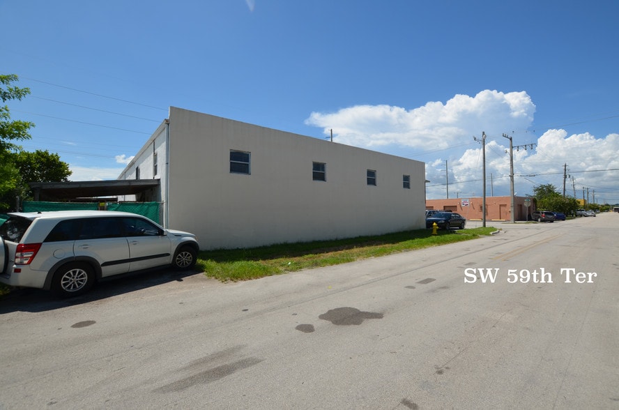 More Photos Of 5960-5992 SW 23rd St, West Park Showroom For Sale