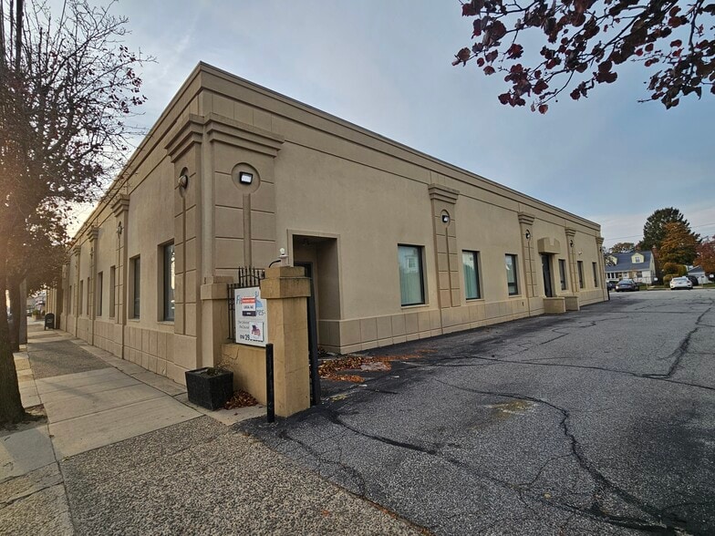 More Photos Of 166 E Jericho Tpke, Mineola Office For Lease