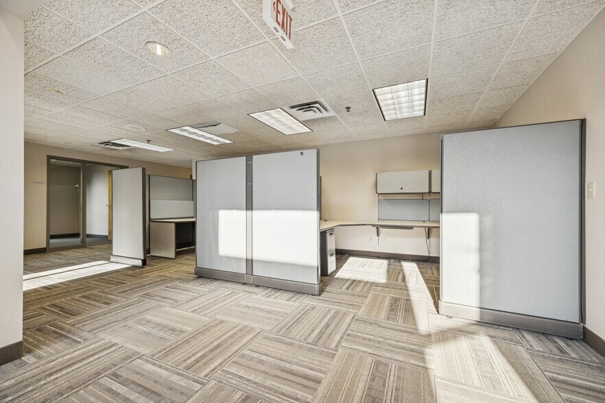 More Photos Of 1800 Pioneer Creek Ctr, Maple Plain Office For Lease