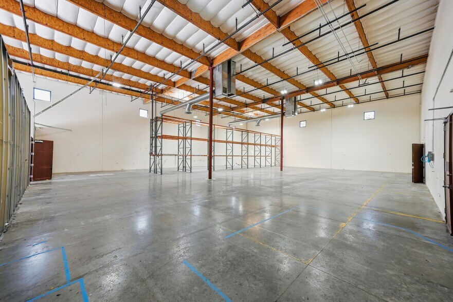 More Photos Of 40 Empire, Lake Forest Light Manufacturing For Lease