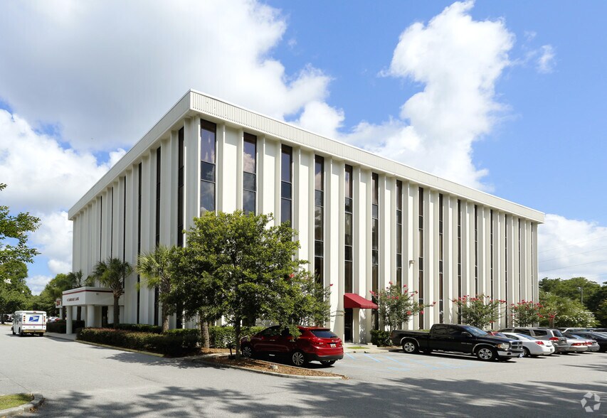 More Photos Of 4 Carriage Ln, Charleston Office For Lease