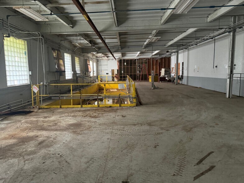 More Photos Of 1002 Douglas Ave, Opp Manufacturing For Lease