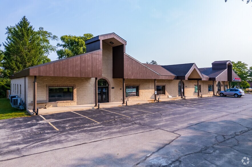 More Photos Of 7602 W Mequon Rd, Mequon Unknown For Lease