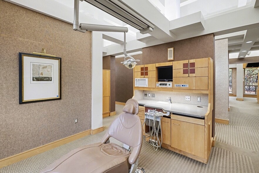 More Photos Of 15555 Silver Pky, Fenton Medical For Sale