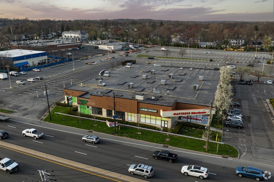 More Photos Of 145 E State Rt 4, Paramus Storefront For Lease
