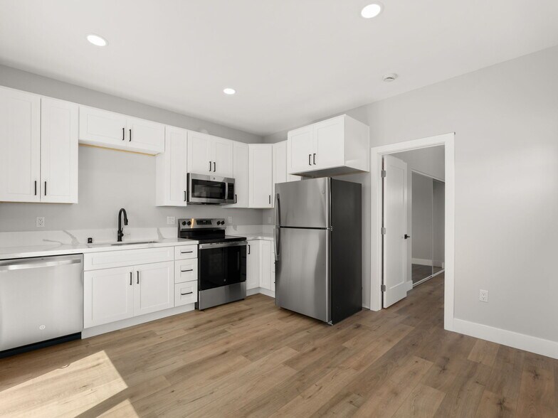 More Photos Of 438 Denby St, San Diego Apartments For Sale