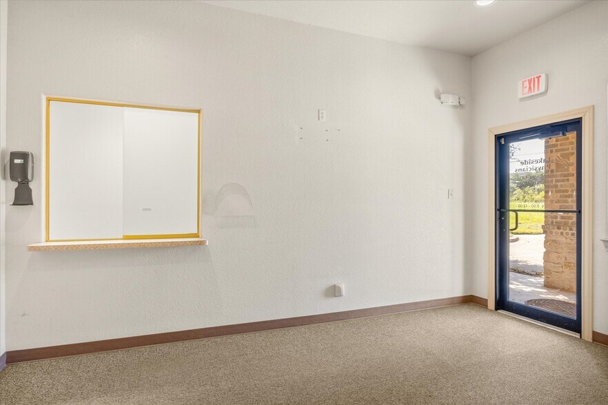 More Photos Of 1305 Paluxy Rd, Granbury Medical For Sale