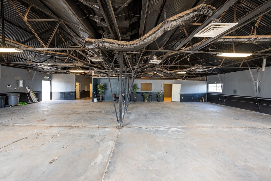More Photos Of 2722-2724 Texas Ave, Lubbock Warehouse For Sale