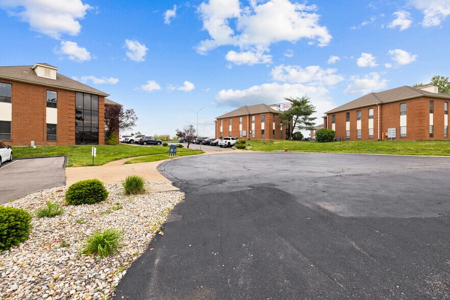More Photos Of 4191 Crescent Dr, Saint Louis Medical For Lease