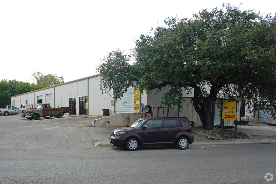 More Photos Of 7126 Eckhert Rd, San Antonio Light Manufacturing For Lease