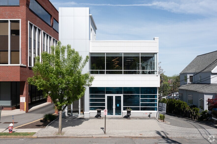 More Photos Of 104 Grand Ave, Englewood Medical For Lease