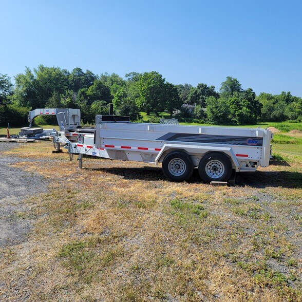 More Photos Of 907 Pulaski Hwy, Goshen Service For Sale