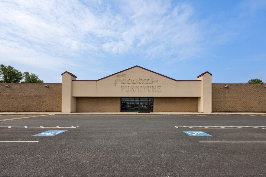 More Photos Of 4710 Penn Ave, Sinking Spring Freestanding For Lease