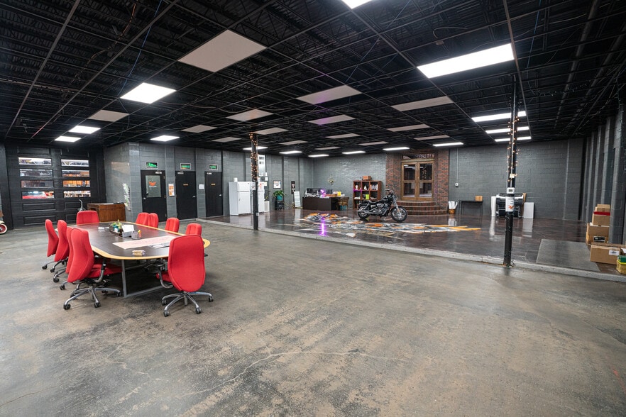 More Photos Of 6308 E 15th St, Tulsa Manufacturing For Lease