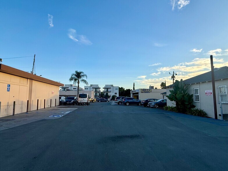 More Photos Of 15336 Vanowen St, Van Nuys Auto Dealership For Lease