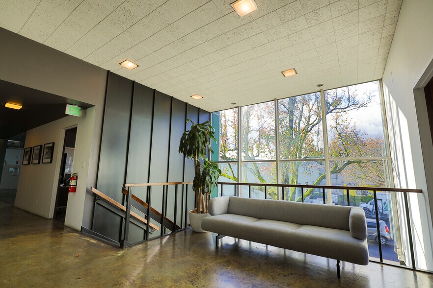 More Photos Of 1700 SE 11th Ave, Portland Office For Sale
