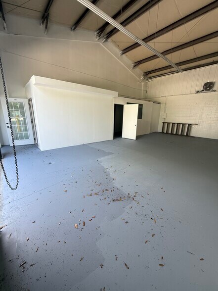 More Photos Of 1046 Shadick Dr, Orange City Warehouse For Lease