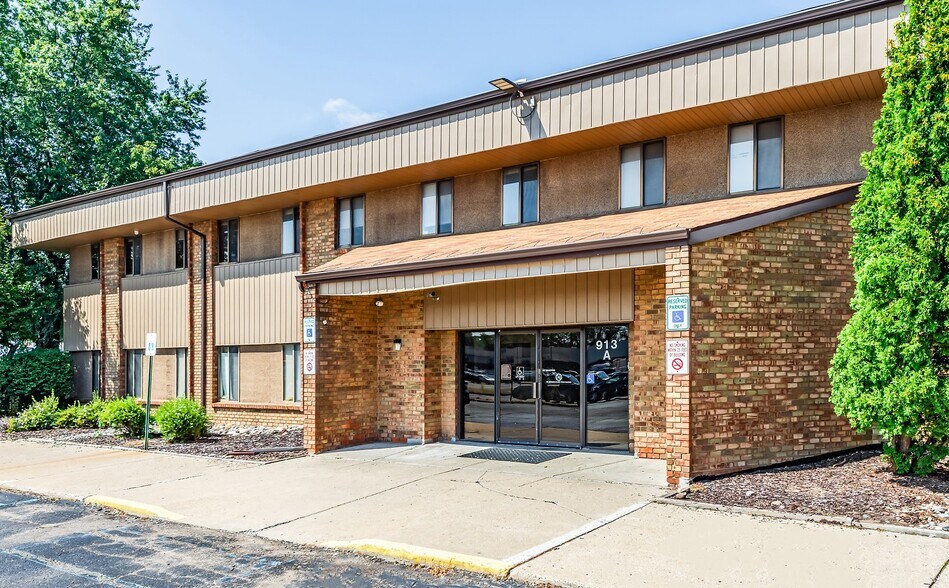 More Photos Of 913 W Holmes Rd, Lansing Medical For Sale