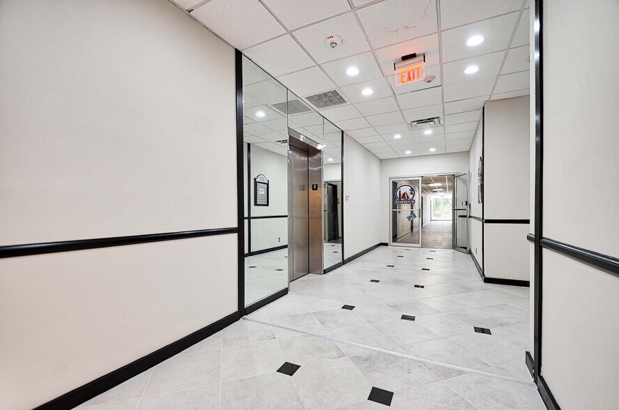 More Photos Of 3411 Tamiami Trl N, Naples Office For Sale