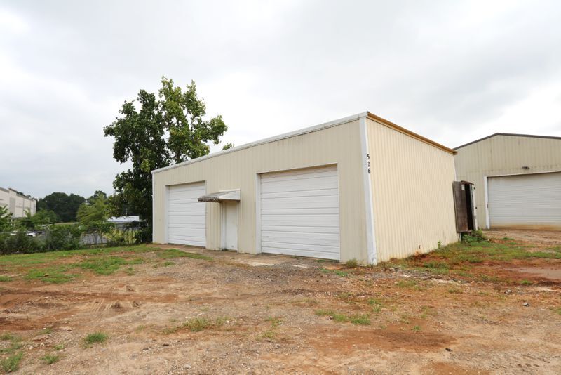More Photos Of 524 Chucks Dr, Duncan Warehouse For Lease