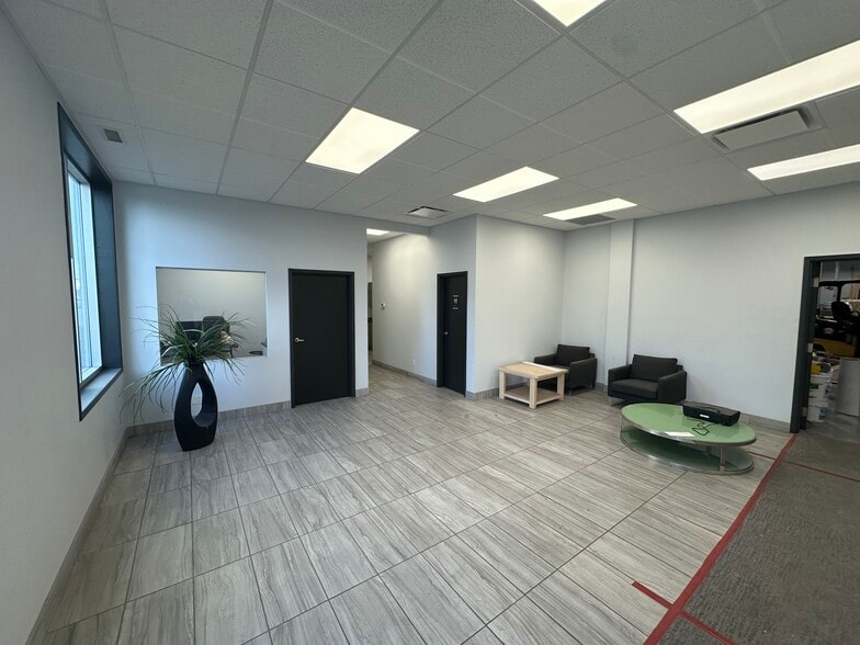 More Photos Of 3809 9th St SE, Calgary Warehouse For Lease