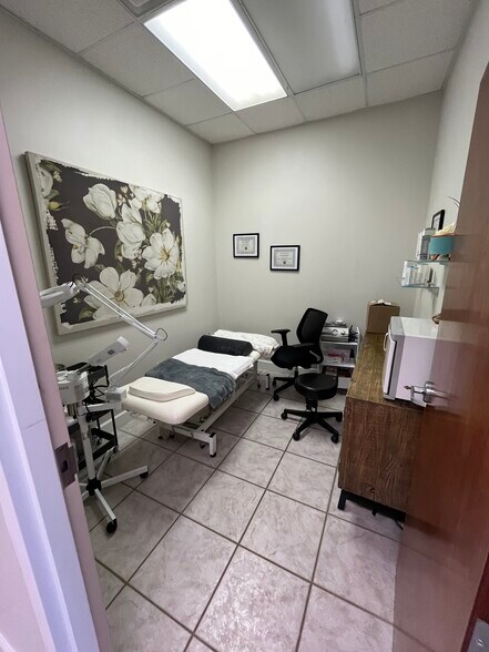 More Photos Of 608 S Tampania Ave, Tampa Medical For Lease