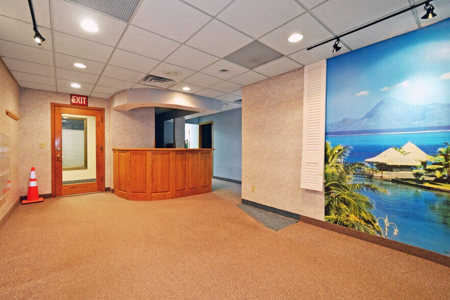 More Photos Of 1068 S Lake St, Forest Lake Medical For Lease