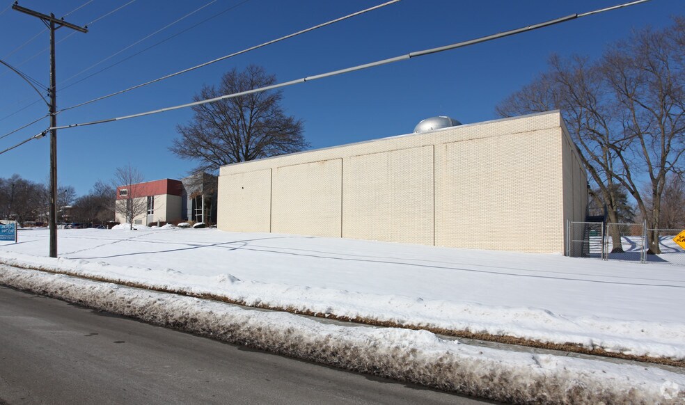 More Photos Of 4200 W 79th St, Prairie Village Health Club For Sale