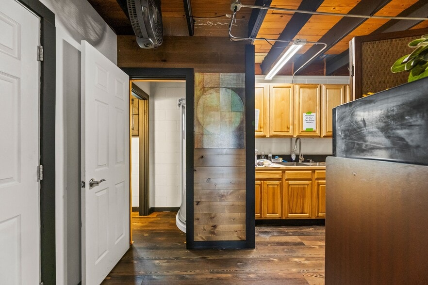 More Photos Of 2000 N 7th Ave, Bozeman Flex For Sale