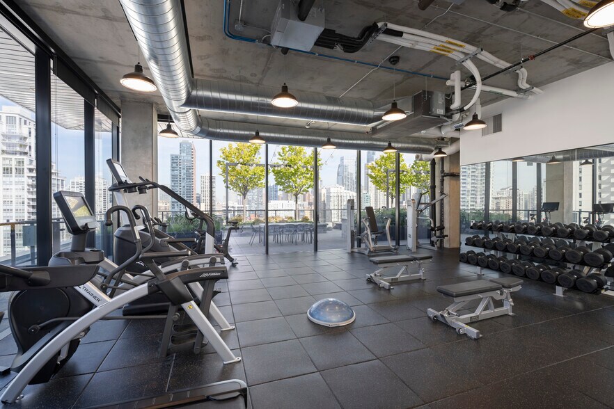 More Photos Of 448 N LaSalle Dr, Chicago Office For Lease