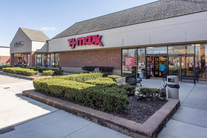 More Photos Of 30949-30997 5 Mile Rd, Livonia Storefront For Lease