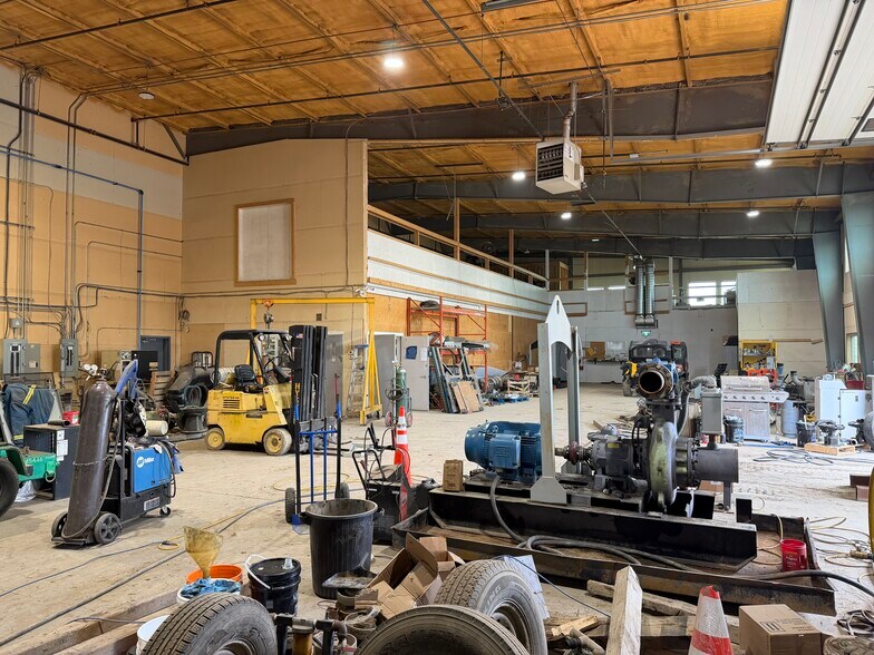 More Photos Of 609B Mccool Street, Crossfield, Crossfield Warehouse For Lease