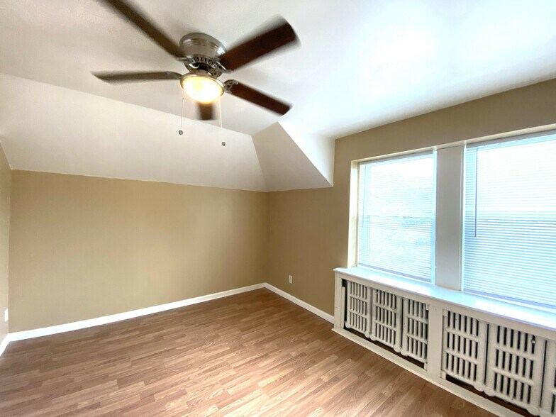 More Photos Of 305 W 18th St, Wilmington Apartments For Sale