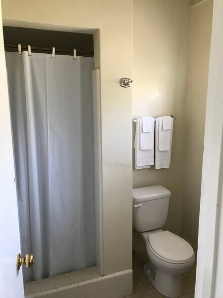 More Photos Of 400 155th Hwy, Lake Isabella Hotel For Sale