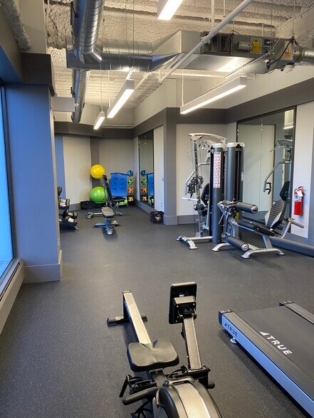 More Photos Of 900 Tower Dr, Troy Office For Lease