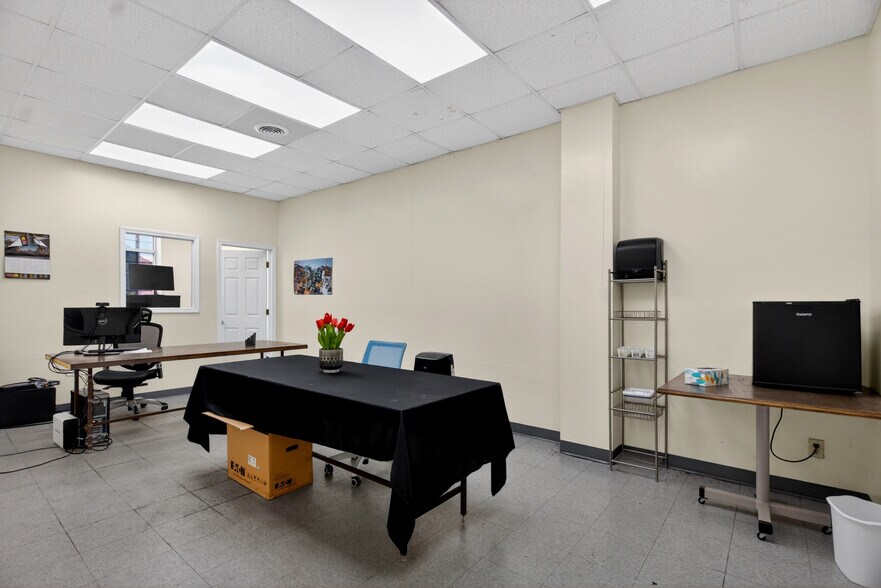 More Photos Of 211 Whitesville St, Lagrange Showroom For Sale
