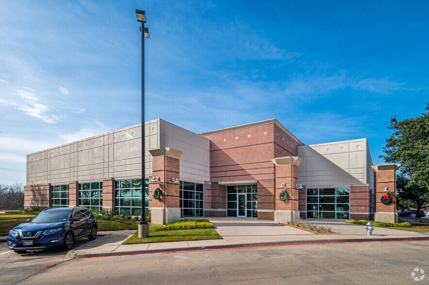 Primary Photo Of 7501 Esters Blvd, Irving Research And Development For Lease