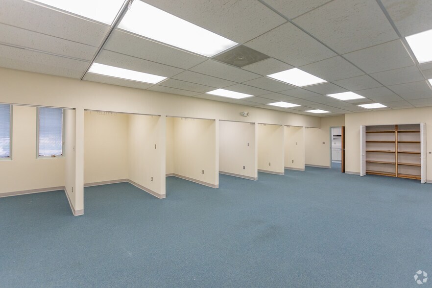 More Photos Of 2 Colgate Dr, Forest Hill Medical For Lease