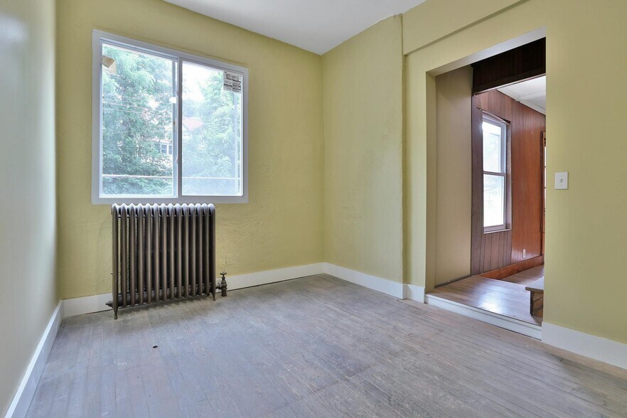 More Photos Of 68 Brook St, Croton On Hudson Showroom For Sale