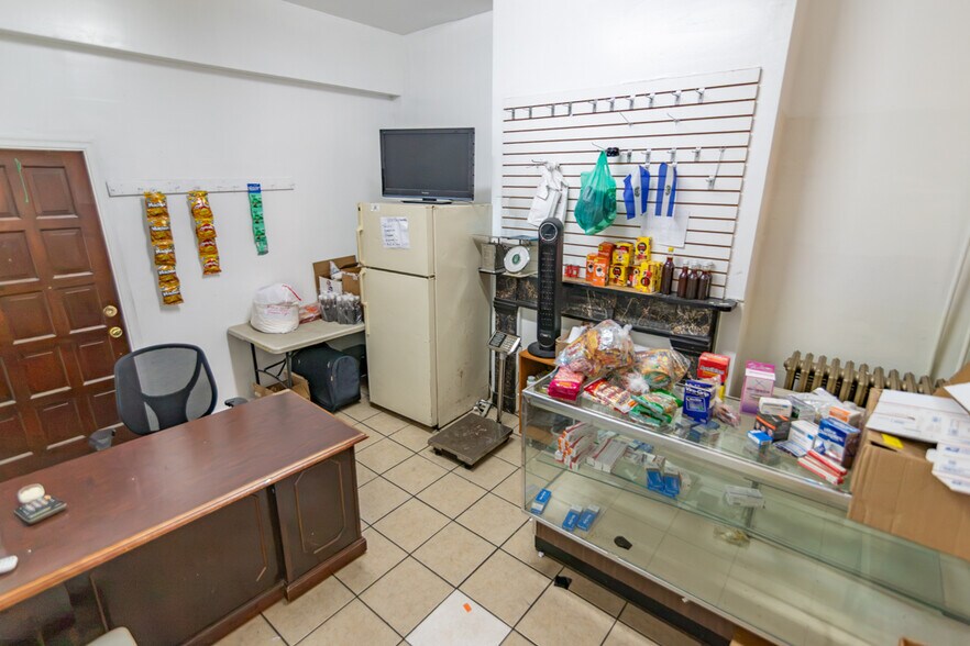 More Photos Of 11 S Broadway, Baltimore Apartments For Sale