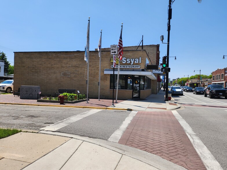 Primary Photo Of 4201 W Lawrence Ave, Chicago Restaurant For Sale