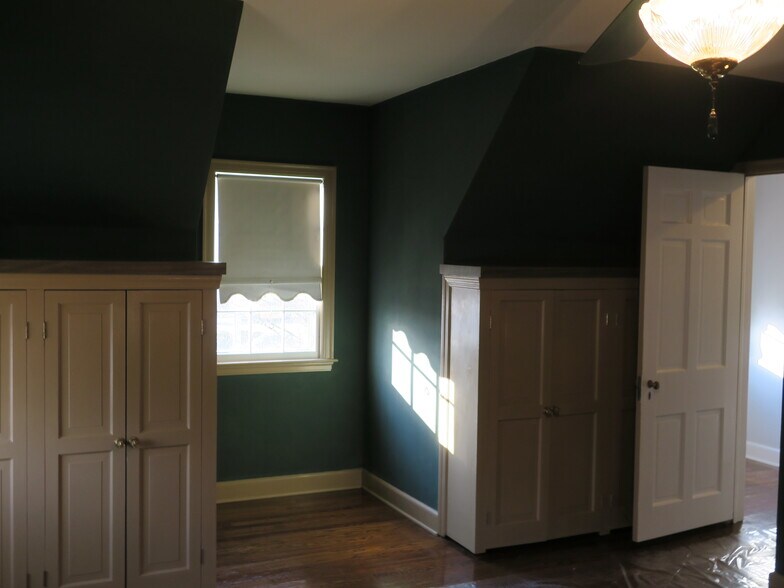 More Photos Of 529 Route 17M, Middletown Storefront Retail Residential For Sale