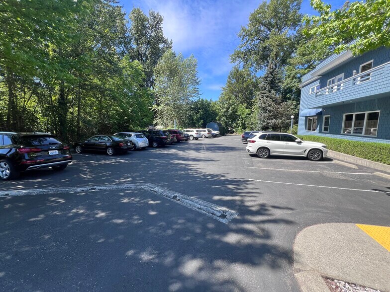 More Photos Of 545 Rainier Blvd N, Issaquah Office For Sale