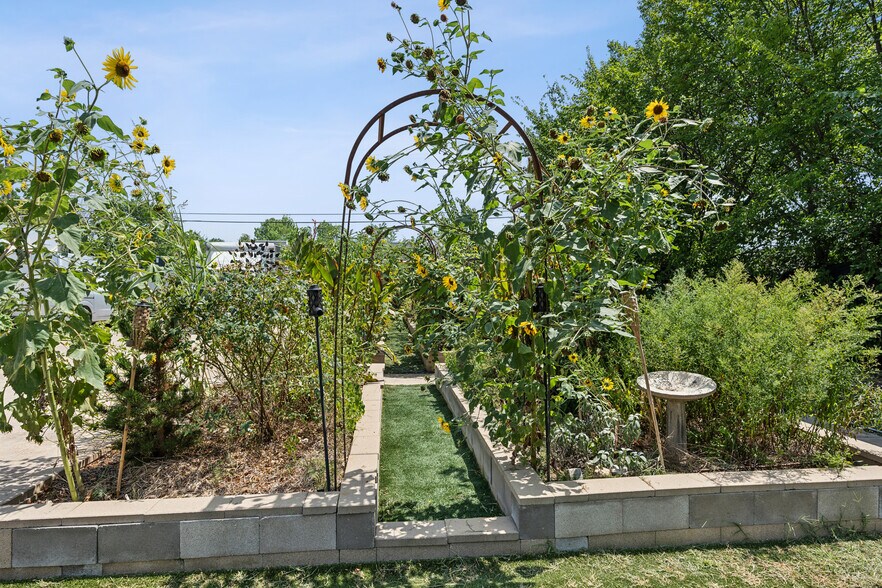 More Photos Of 3514 Easy St, Dallas Flex For Sale