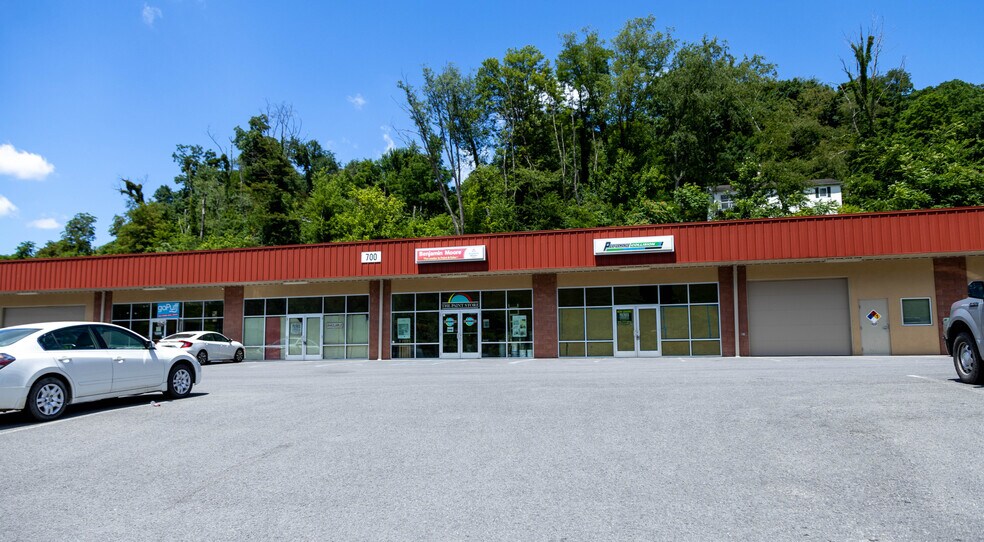 More Photos Of 700 Business Park Dr, Morgantown Showroom For Lease