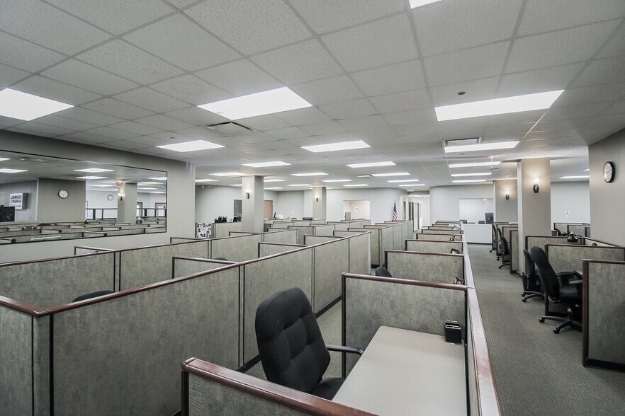 More Photos Of 6400 N Northwest Hwy, Chicago Apartments For Lease