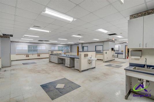 More Photos Of 114 Devaughn Ave, Montezuma Medical For Sale