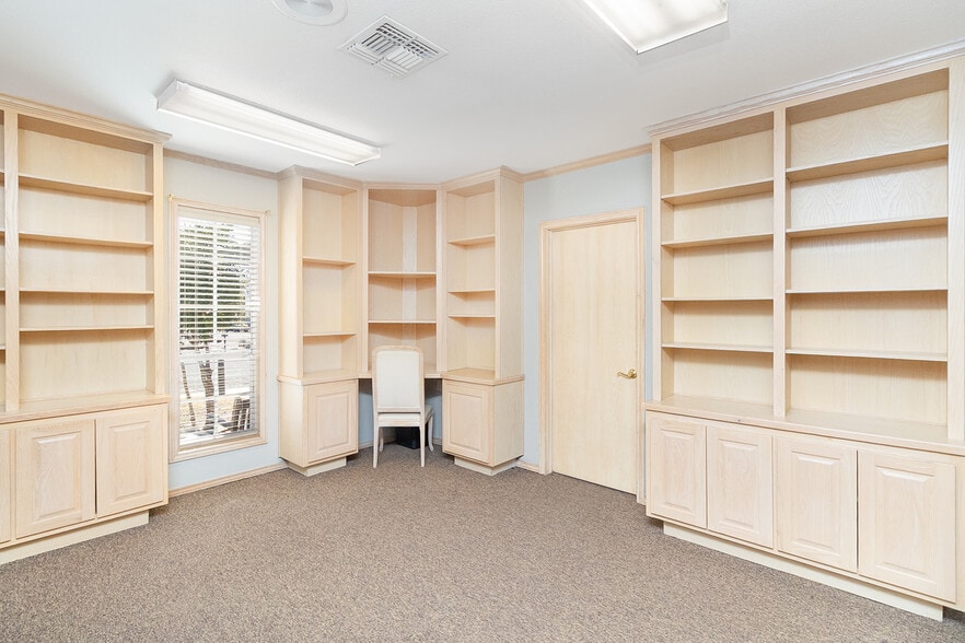 More Photos Of 305 W Dallas St, Llano Religious Facility For Sale